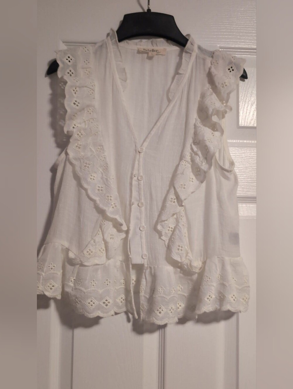 Rebellion Again White Eyelet Lace Ruffle Sleeveless Button Front Blouse L